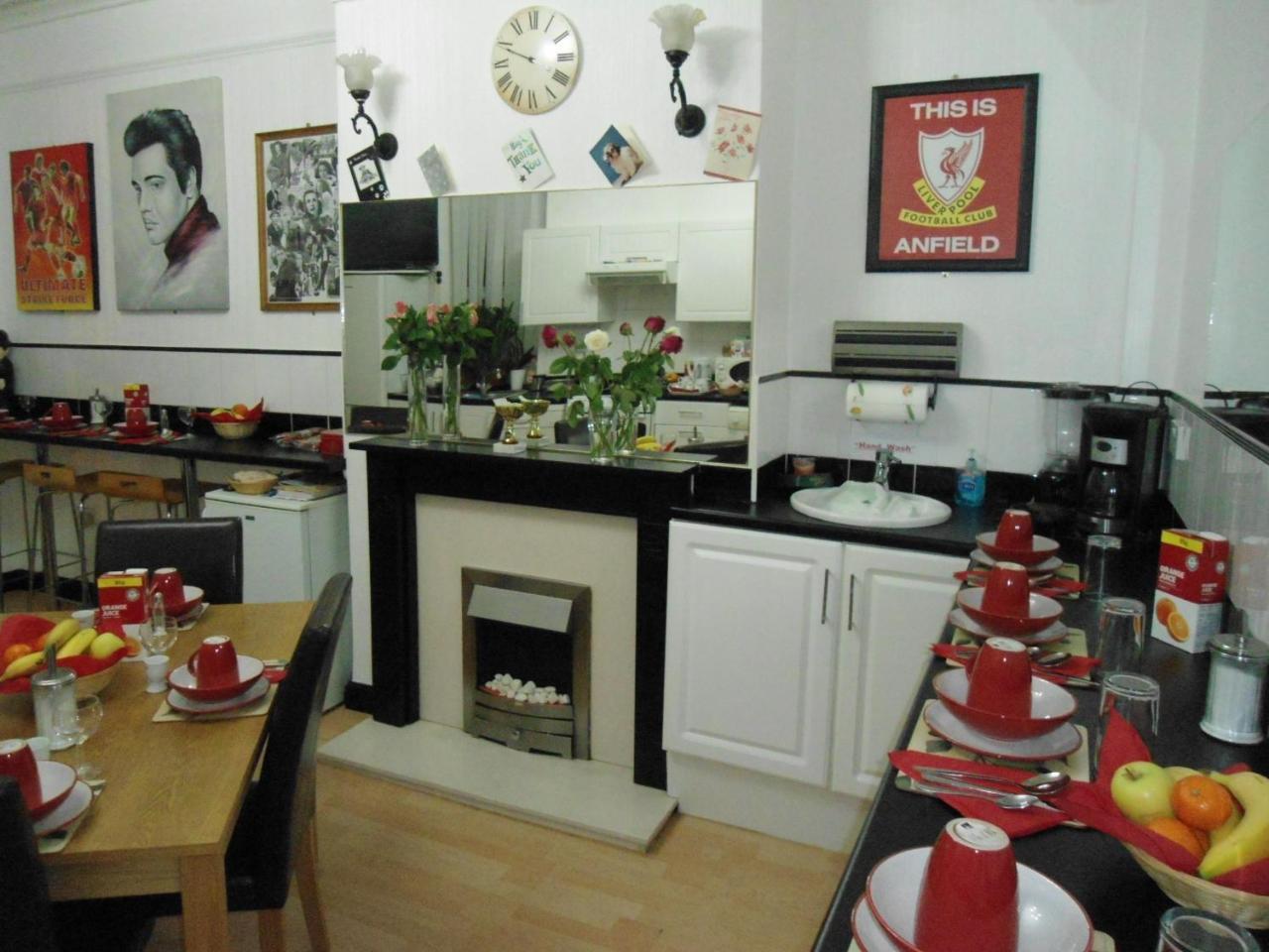 Liverpool Lodge Екстер'єр фото