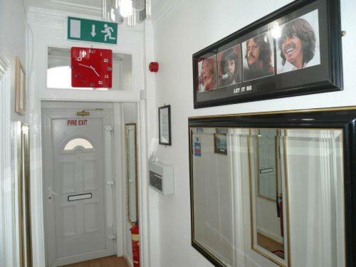 Liverpool Lodge Екстер'єр фото